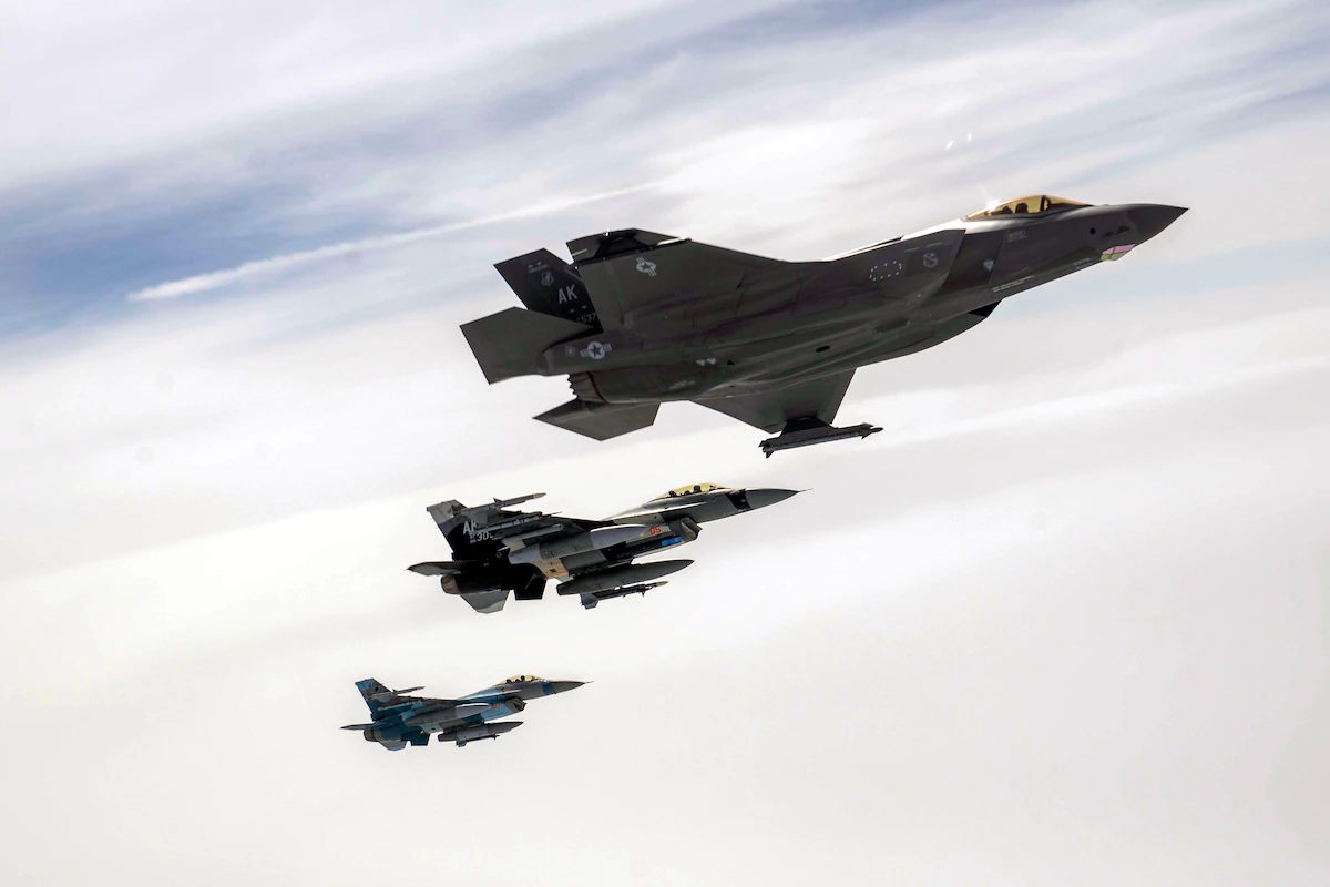 L'armée de l'air américaine teste pour la première fois le chasseur F-35 Lightning II en configuration Technology Refresh 3. L'armée de l'air américaine teste pour la première fois le chasseur F-35 Lightning II en configuration Technology Refresh 3.