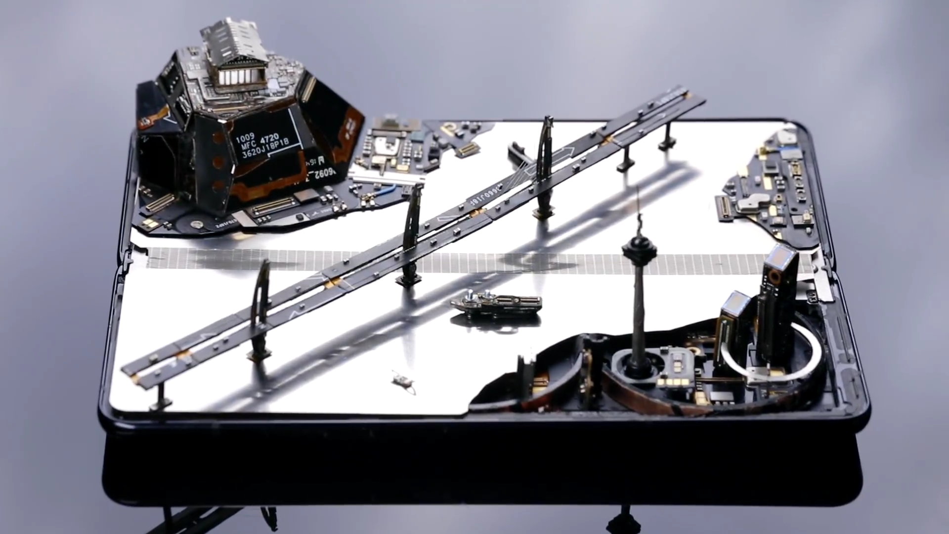 Le Xiaomi Mi Mix Fold a été transformé en une miniature de Shanghai Le Xiaomi Mi Mix Fold a été transformé en une miniature de Shanghai