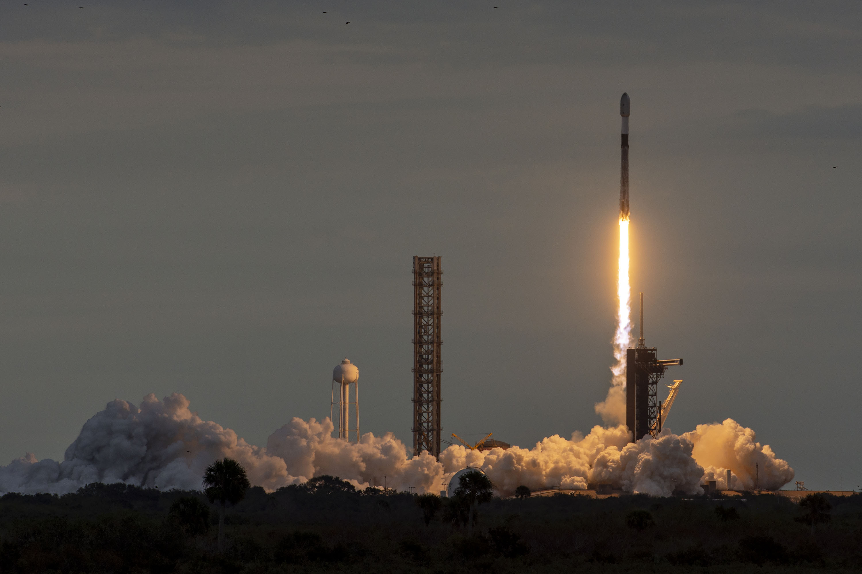 Falcon 9 a envoyé le nanosatellite ukrainien PolyITAN-HP-30 dans l'espace et établi un nouveau record de mise en orbite simultanée d'engins spatiaux. Falcon 9 a envoyé le nanosatellite ukrainien PolyITAN-HP-30 dans l'espace et établi un nouveau record de mise en orbite simultanée d'engins spatiaux.