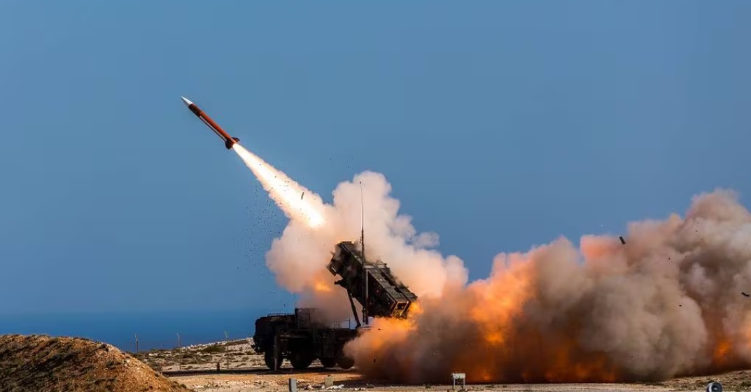 L'Allemagne va dépenser 3,42 milliards de dollars pour acheter 500 intercepteurs pour Patriot et 120 missiles IRIS-T pour l'Eurofighter Typhoon. L'Allemagne va dépenser 3,42 milliards de dollars pour acheter 500 intercepteurs pour Patriot et 120 missiles IRIS-T pour l'Eurofighter Typhoon.