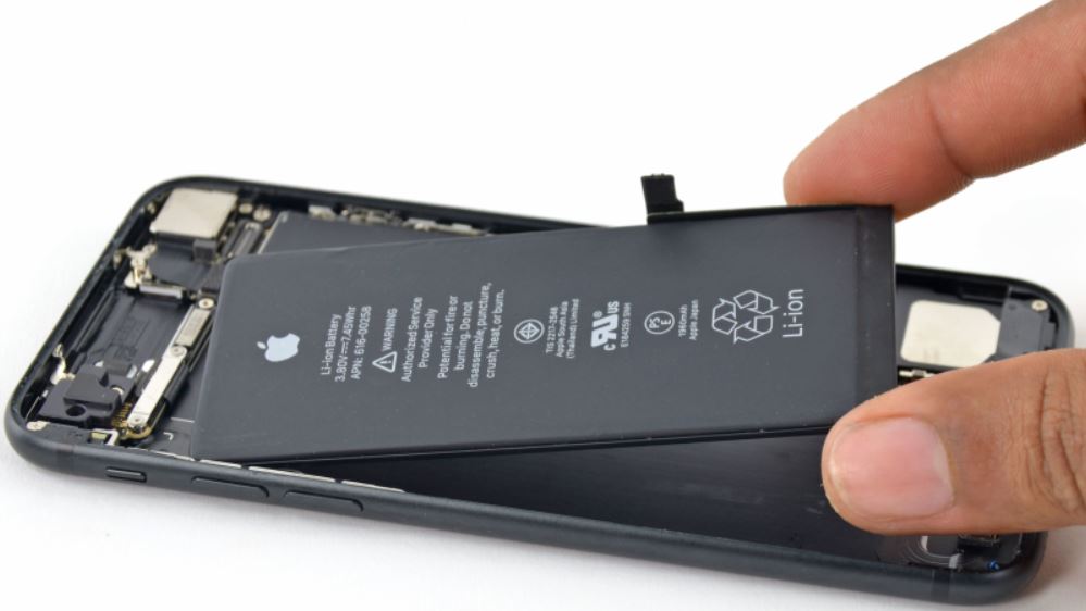 Apple augmente le coût du remplacement de la batterie pour tous les smartphones sauf l'iPhone 14 Apple augmente le coût du remplacement de la batterie pour tous les smartphones sauf l'iPhone 14