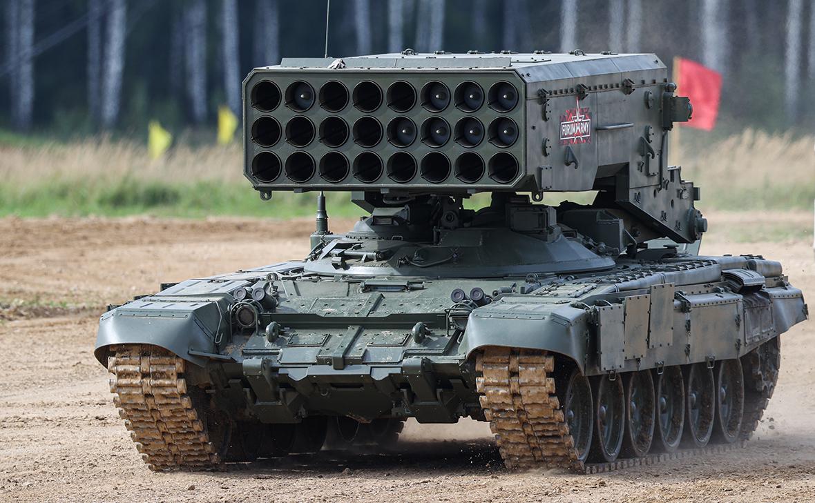Un drone FPV d'une valeur de 500 dollars a spectaculairement détruit un système de lance-flammes lourd russe TOS-1A rempli de missiles thermobariques. Un drone FPV d'une valeur de 500 dollars a spectaculairement détruit un système de lance-flammes lourd russe TOS-1A rempli de missiles thermobariques.