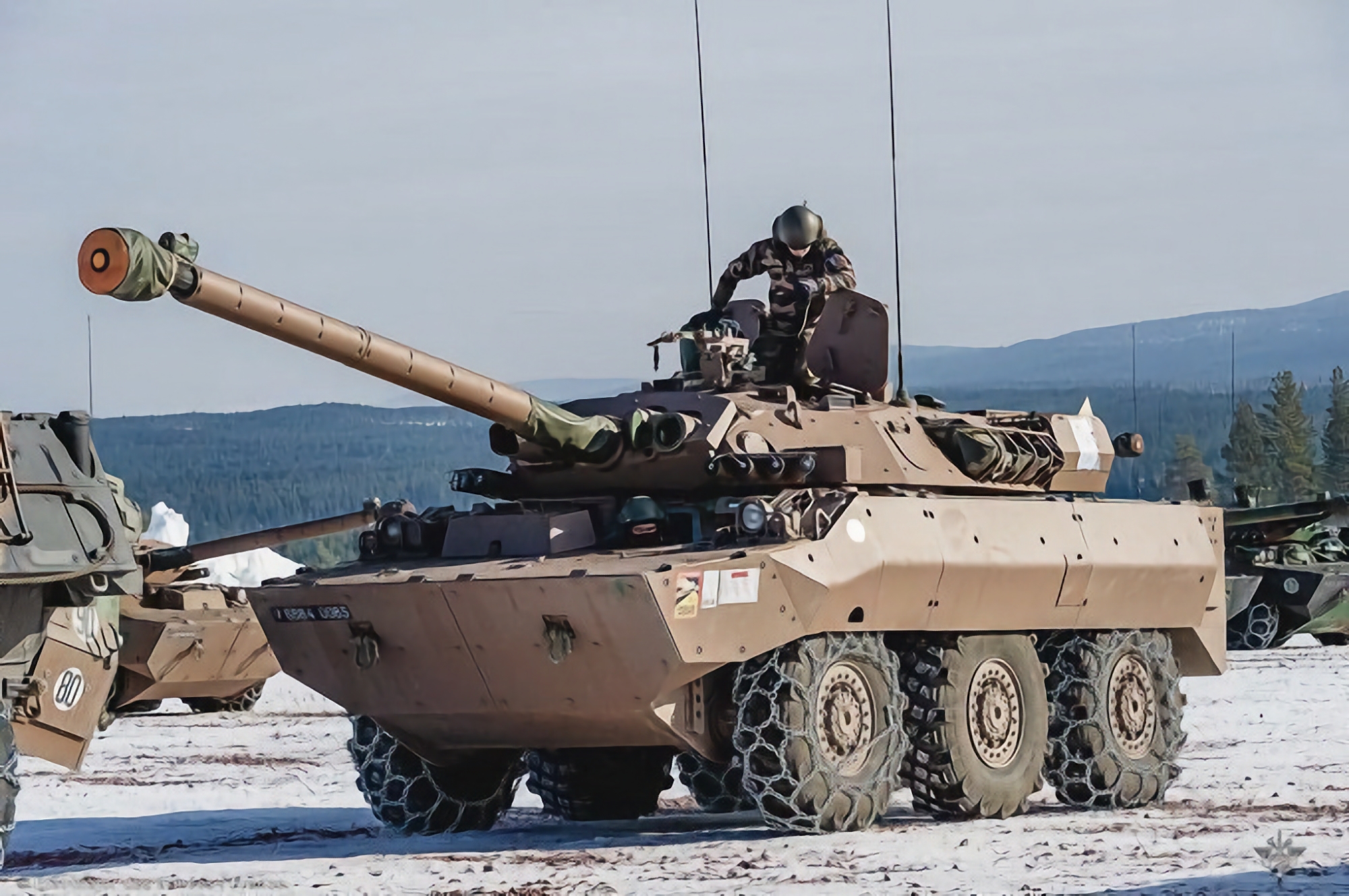 Il n'y a pas que les véhicules blindés ACMAT Bastion : L'AFU recevra des chars à roues français AMX-10 RC avec un canon de 105 mm et une portée d'engagement de 2 km. Il n'y a pas que les véhicules blindés ACMAT Bastion : L'AFU recevra des chars à roues français AMX-10 RC avec un canon de 105 mm et une portée d'engagement de 2 km.