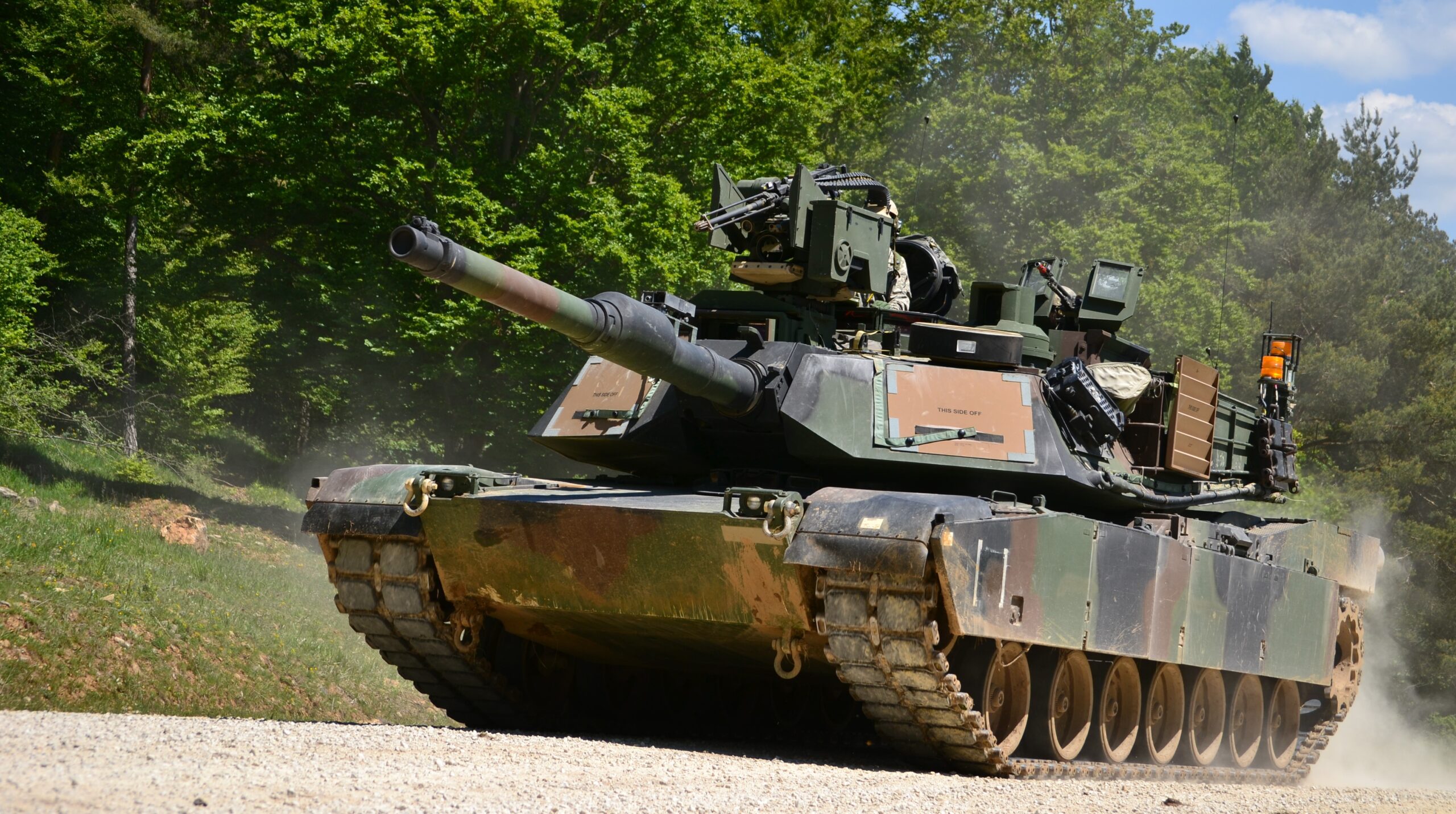 Contrat de 1 400 000 000 $ : la Pologne achète 116 chars Abrams M1A1FEP supplémentaires Contrat de 1 400 000 000 $ : la Pologne achète 116 chars Abrams M1A1FEP supplémentaires