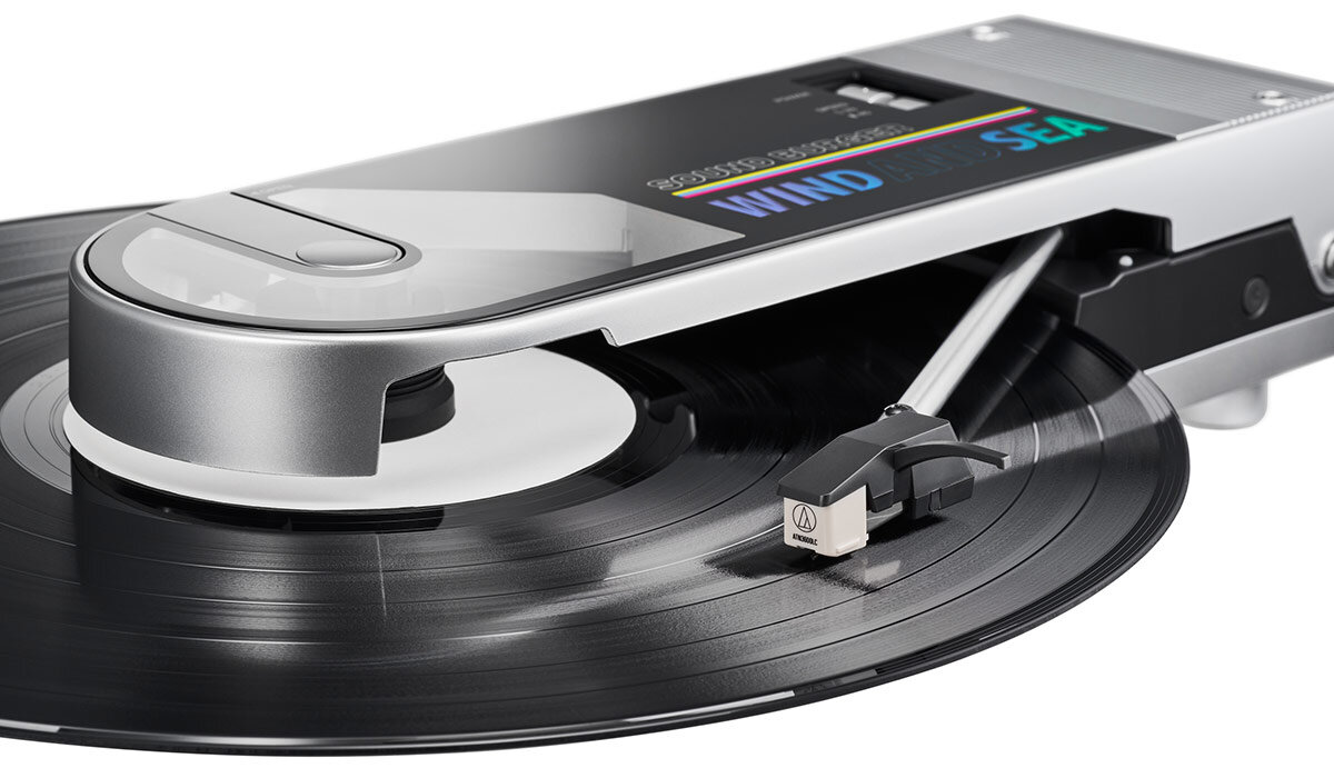 Le rétro renaît avec le Sound Burger : collaboration entre Audio-Technica et Wind and Sea Nostalgie des années 80 : Audio-Technica et Wind and Sea présentent leur nouveau tourne-disque vinyle Sound Burger