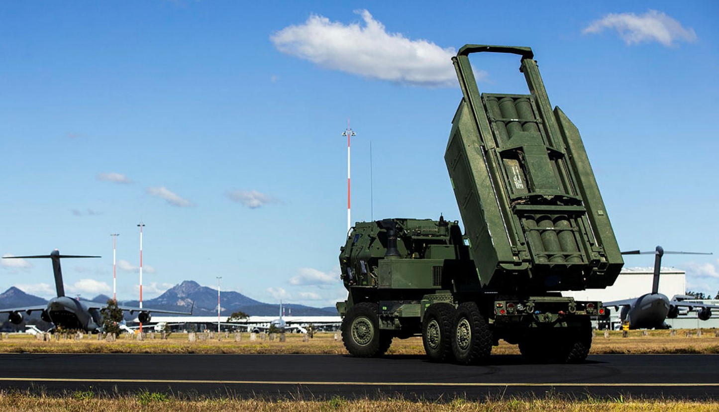Après la destruction réussie des installations militaires russes en Ukraine, l'Australie souhaite également acheter des HIMARS avec des missiles ATACMS, GMLRS et GMLRS-ER. Après la destruction réussie des installations militaires russes en Ukraine, l'Australie souhaite également acheter des HIMARS avec des missiles ATACMS, GMLRS et GMLRS-ER.