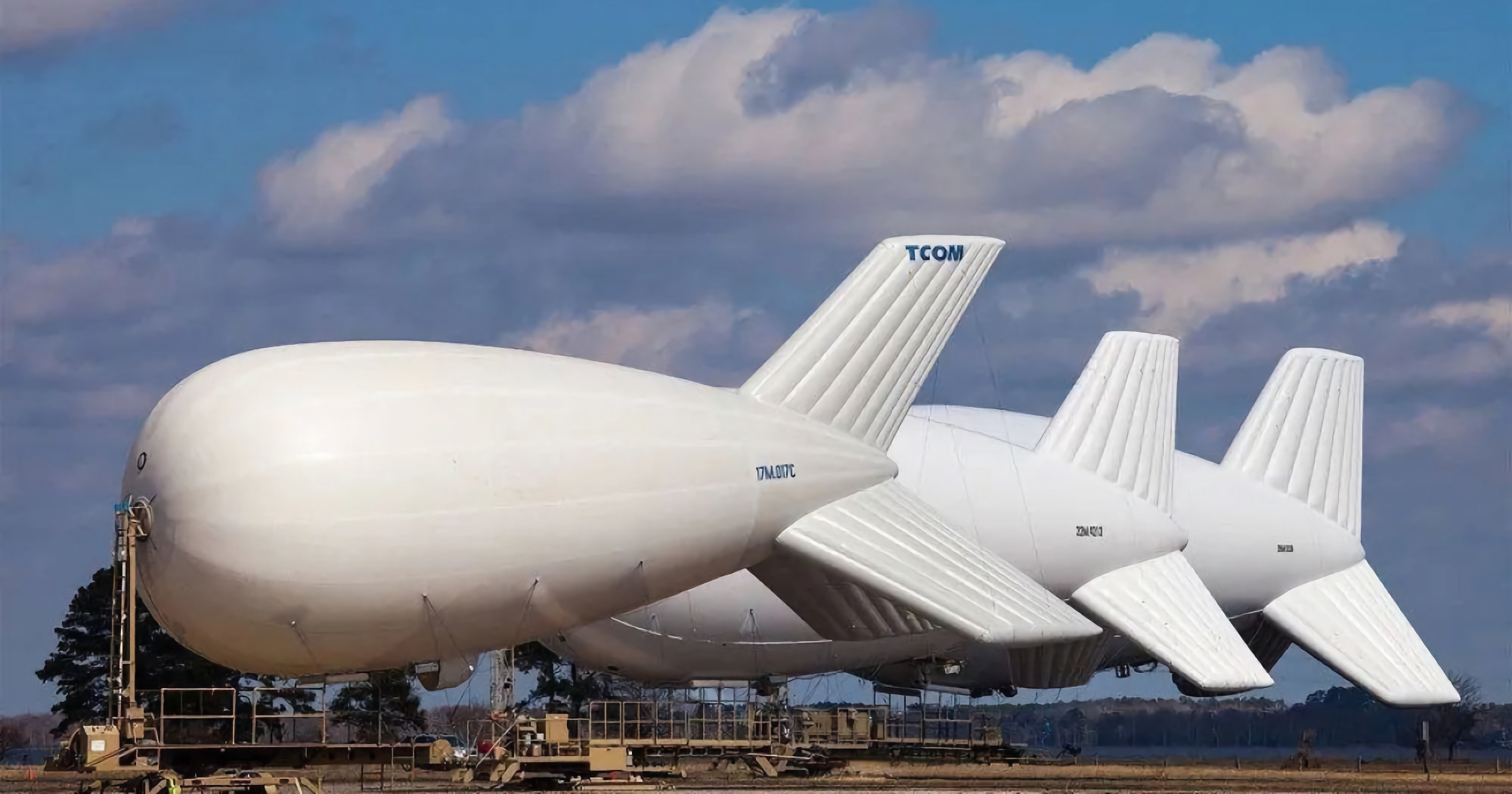 La Pologne achète des ballons Barbara, qui peuvent détecter des missiles, des avions, des drones et des navires dans un rayon de plus de 300 kilomètres. La Pologne achète des ballons Barbara, qui peuvent détecter des missiles, des avions, des drones et des navires dans un rayon de plus de 300 kilomètres.