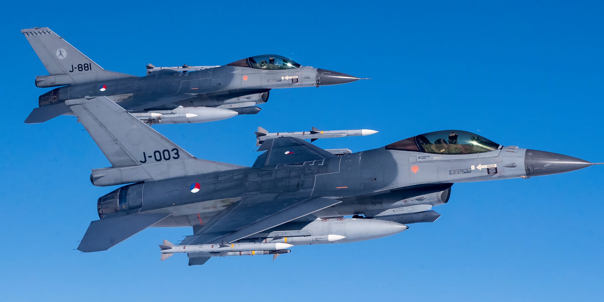Les Pays-Bas sont prêts à envisager la possibilité de transférer des chasseurs américains F-16 Fighting Falcon en Ukraine. Les Pays-Bas sont prêts à envisager la possibilité de transférer des chasseurs américains F-16 Fighting Falcon en Ukraine.