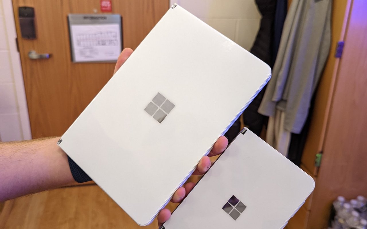 Des photos montrent que le Microsoft Surface Neo est équipé de deux écrans Des photos montrent que le Microsoft Surface Neo est équipé de deux écrans