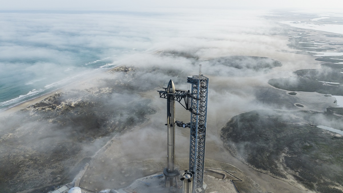 SpaceX montre des photos spectaculaires du Starship monté sur la fusée Super Heavy SpaceX montre des photos spectaculaires du Starship monté sur la fusée Super Heavy