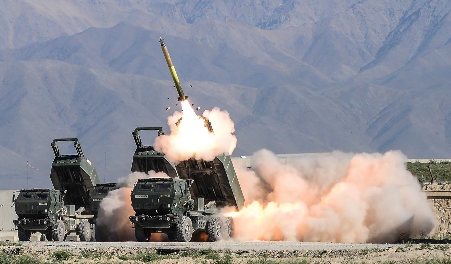 Lockheed Martin fournira à l'armée américaine des projectiles GMLRS supplémentaires pour HIMARS, d'une portée pouvant atteindre 80 kilomètres. Lockheed Martin fournira à l'armée américaine des projectiles GMLRS supplémentaires pour HIMARS, d'une portée pouvant atteindre 80 kilomètres.