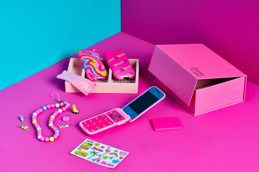 Le téléphone Barbie de HMD : un téléphone à clapet à 129 $ sera commercialisé en octobre Le téléphone Barbie de HMD : un téléphone à clapet à 129 $ sera commercialisé en octobre