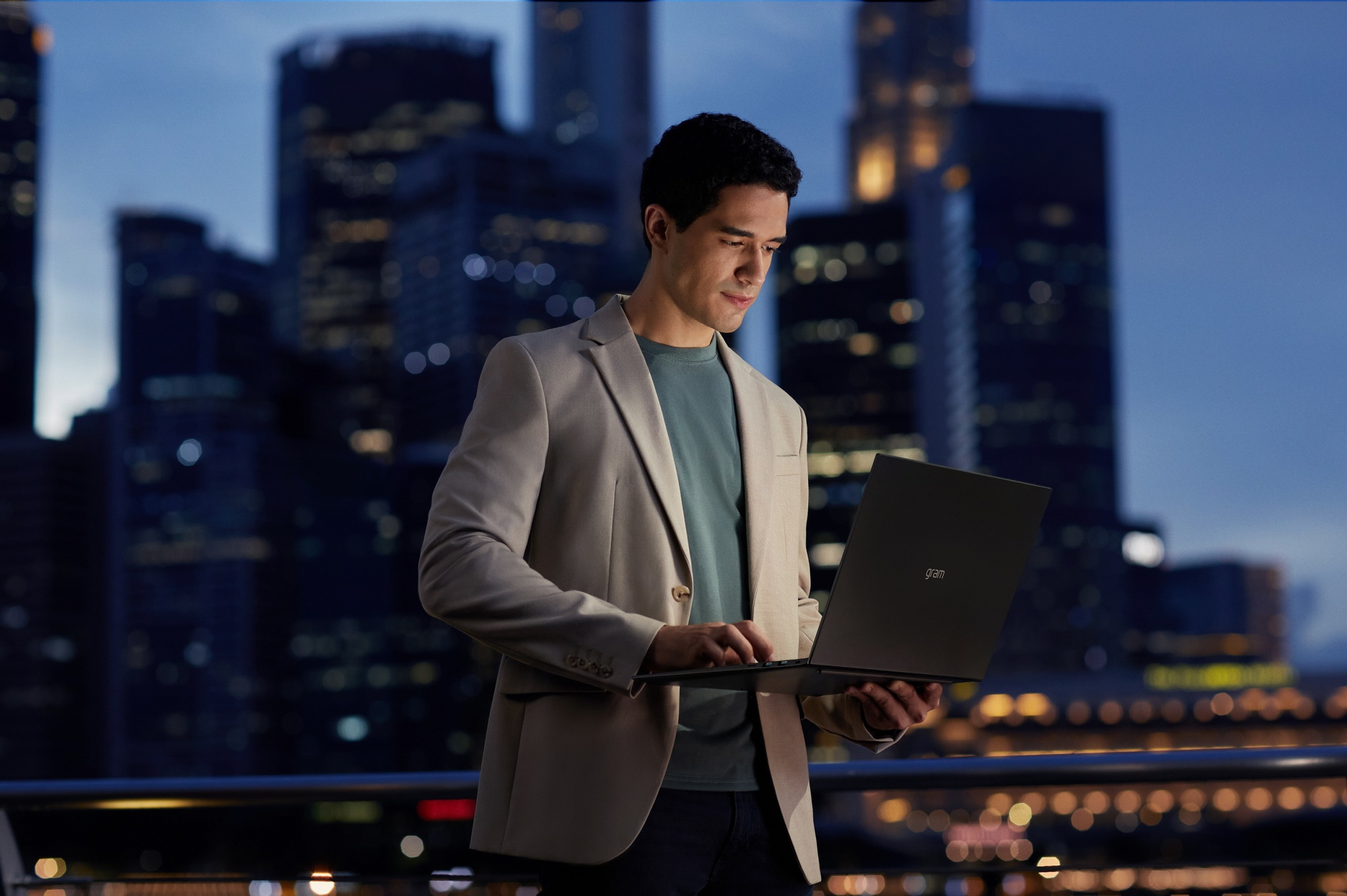 LG a dévoilé les ordinateurs portables Gram 14, 15, 16 et 17 dotés d'une protection MIL-STD-810G. Thunderbolt 4, Intel Core de 13e génération et GeForce RTX 3050 LG a dévoilé les ordinateurs portables Gram 14, 15, 16 et 17 dotés d'une protection MIL-STD-810G. Thunderbolt 4, Intel Core de 13e génération et GeForce RTX 3050