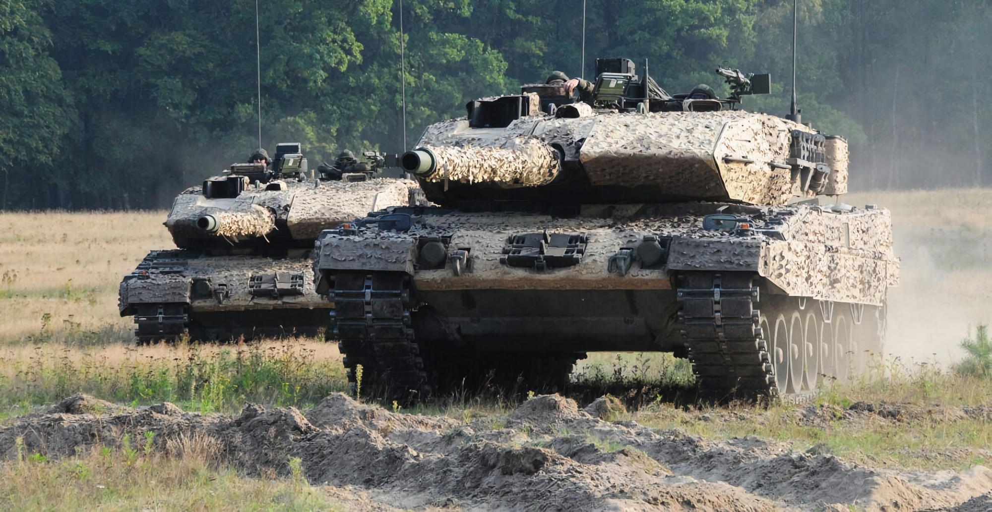 ABC News : 12 pays sont prêts à transférer 100 chars Leopard 2 à l'Ukraine dès que l'Allemagne aura donné son accord pour les livraisons. ABC News : 12 pays sont prêts à transférer 100 chars Leopard 2 à l'Ukraine dès que l'Allemagne aura donné son accord pour les livraisons.