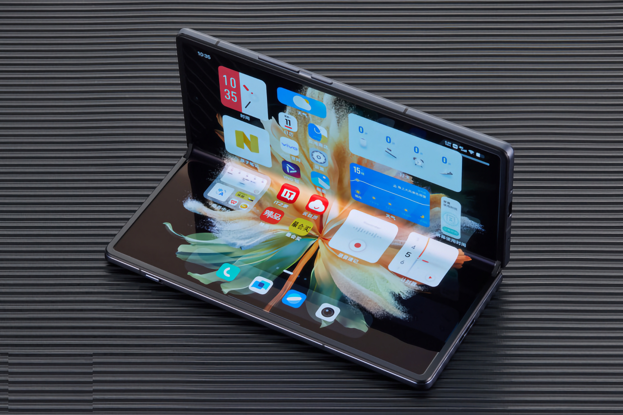 Microsoft travaille sur le Surface Duo 3 : il s'agira d'un appareil doté d'un écran flexible dans le style du Galaxy Fold 4 et de l'OPPO Find N2. Microsoft travaille sur le Surface Duo 3 : il s'agira d'un appareil doté d'un écran flexible dans le style du Galaxy Fold 4 et de l'OPPO Find N2.