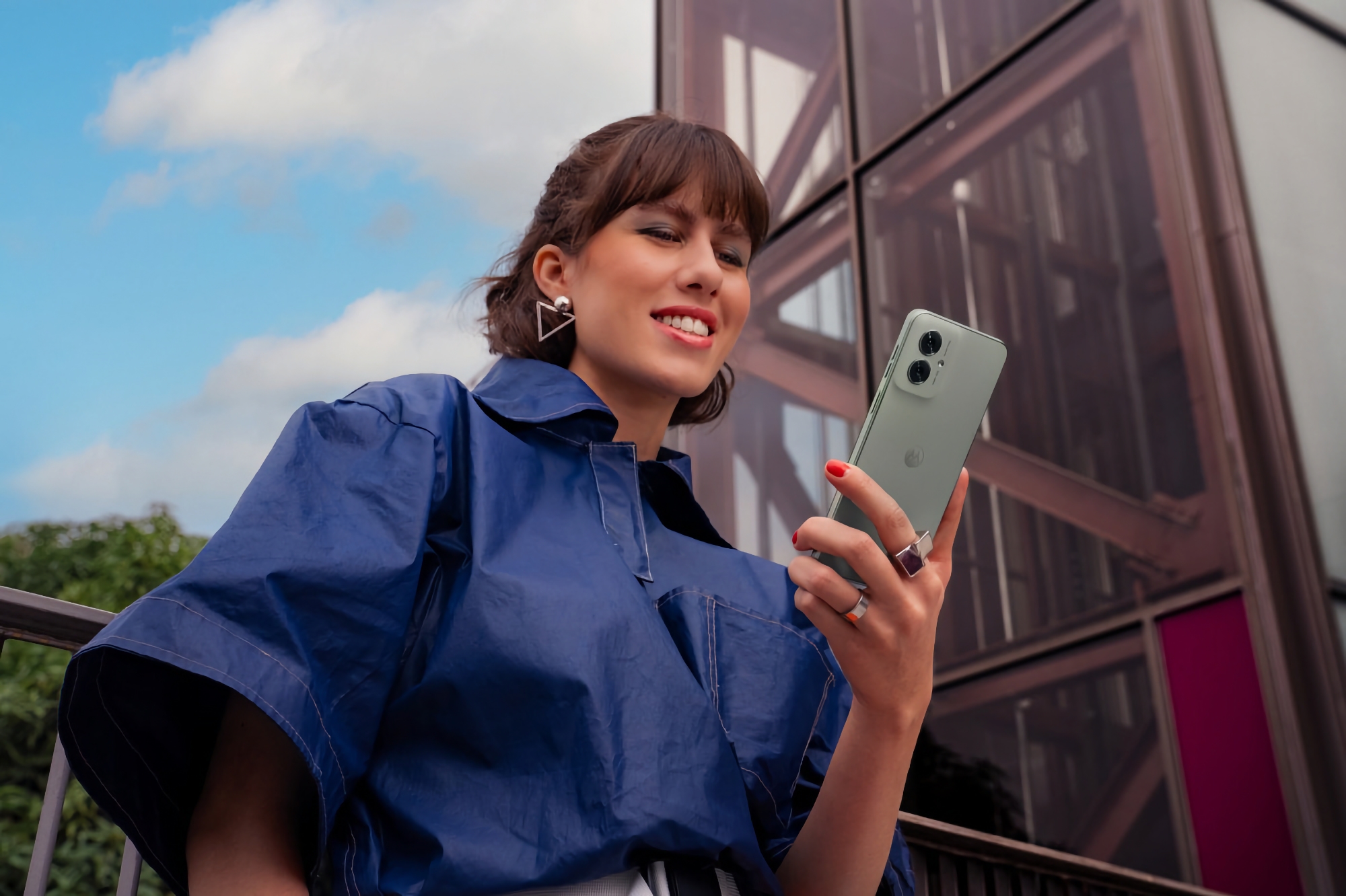 Moto G55 : écran 120 Hz, puce MediaTek Dimensity 7025, appareil photo OIS et charge 30 W pour 249 euros Moto G55 : écran 120 Hz, puce MediaTek Dimensity 7025, appareil photo OIS et charge 30 W pour 249 euros