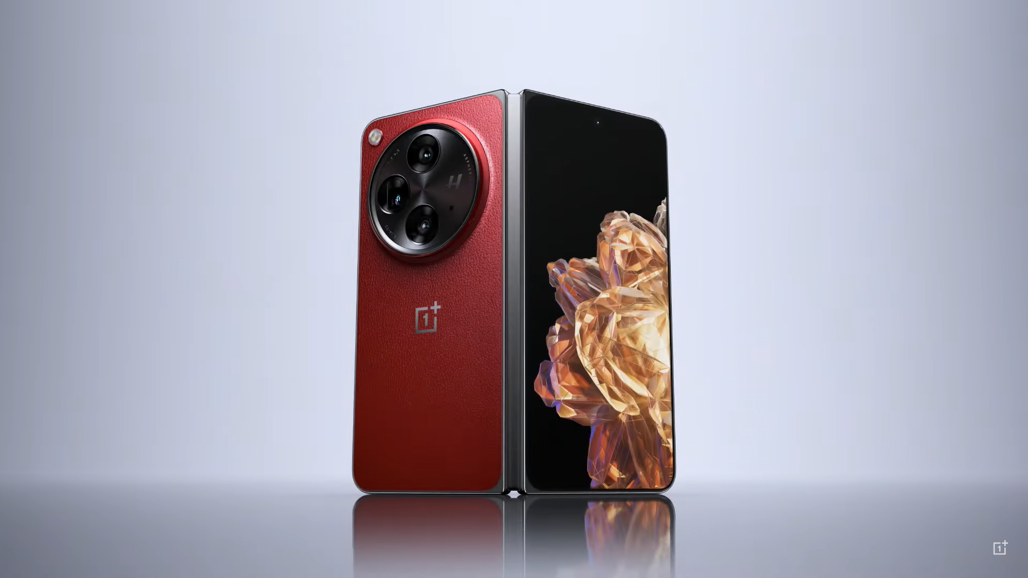 Le OnePlus Open Apex Edition en couleur Crimson Shadow et doté d'une capacité de stockage de 1 To a fait ses débuts en Europe. Le OnePlus Open Apex Edition en couleur Crimson Shadow et doté d'une capacité de stockage de 1 To a fait ses débuts en Europe.