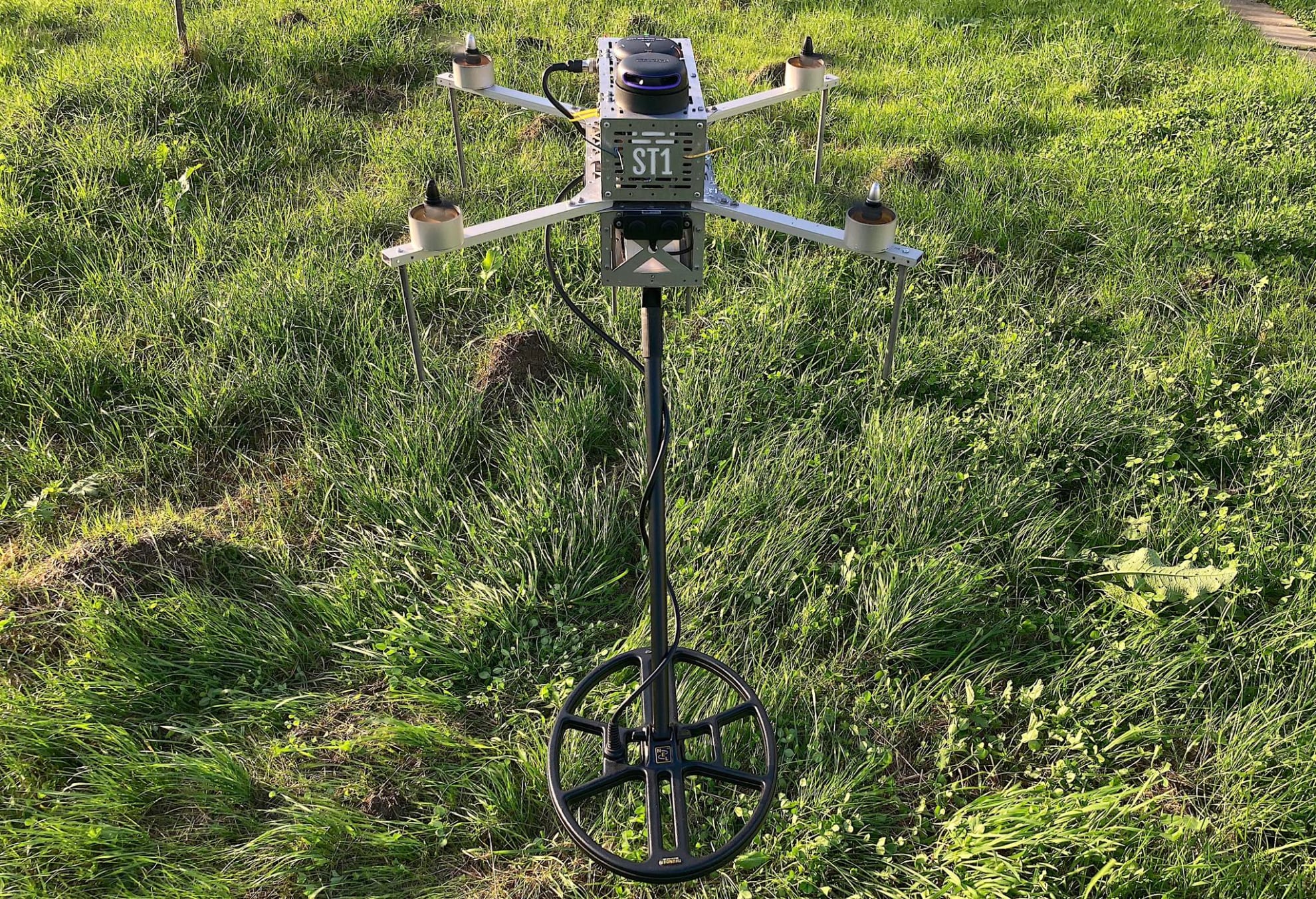 L'Ukraine présente le drone de déminage ST1, qui travaille quatre fois plus vite qu'un humain L'Ukraine présente le drone de déminage ST1, qui travaille quatre fois plus vite qu'un humain