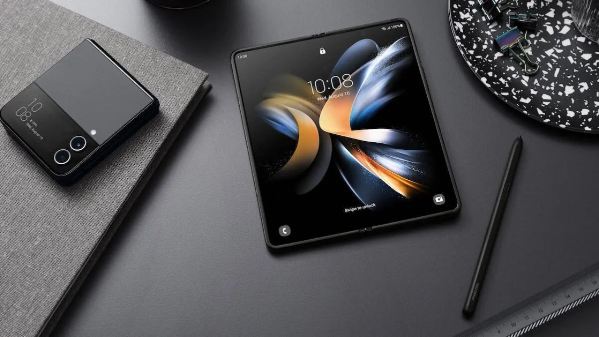 Premiers détails : le smartphone pliable Samsung Galaxy Z Fold 5 pourrait être équipé d'un nouveau processeur 4-nm et d'un emplacement pour le S Pen. Premiers détails : le smartphone pliable Samsung Galaxy Z Fold 5 pourrait être équipé d'un nouveau processeur 4-nm et d'un emplacement pour le S Pen.