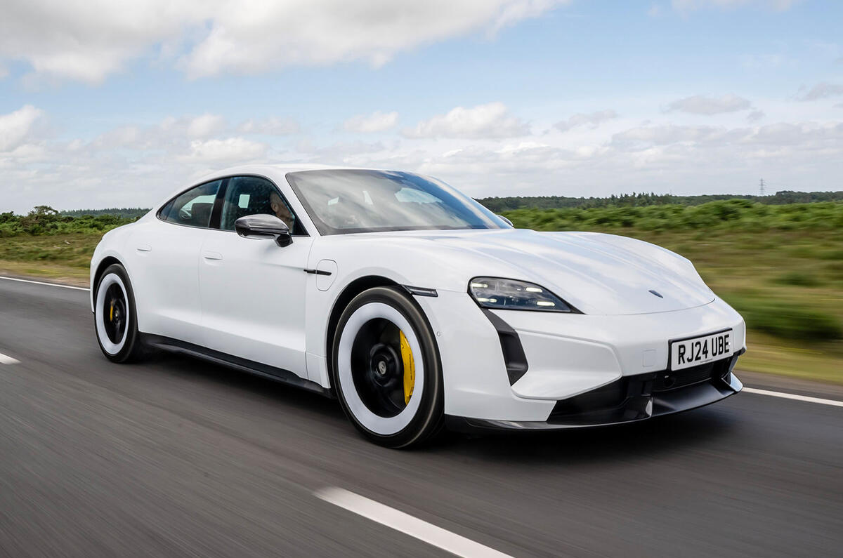 Le risque d'incendie : le marché des voitures électriques bouleversé par l'annonce de Porsche Porsche suspend temporairement les ventes de Taycan au Royaume-Uni en raison d'un risque potentiel de batterie