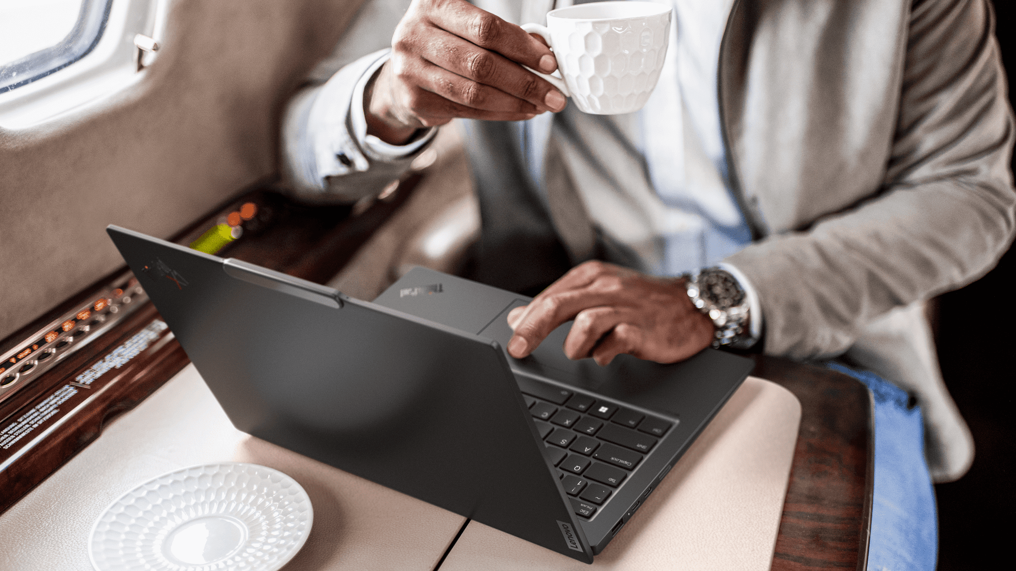 Lenovo a dévoilé le ThinkPad X1 Carbon Gen 12, équipé de puces Meteor Lake, à partir de 2989 $. Lenovo a dévoilé le ThinkPad X1 Carbon Gen 12, équipé de puces Meteor Lake, à partir de 2989 $.
