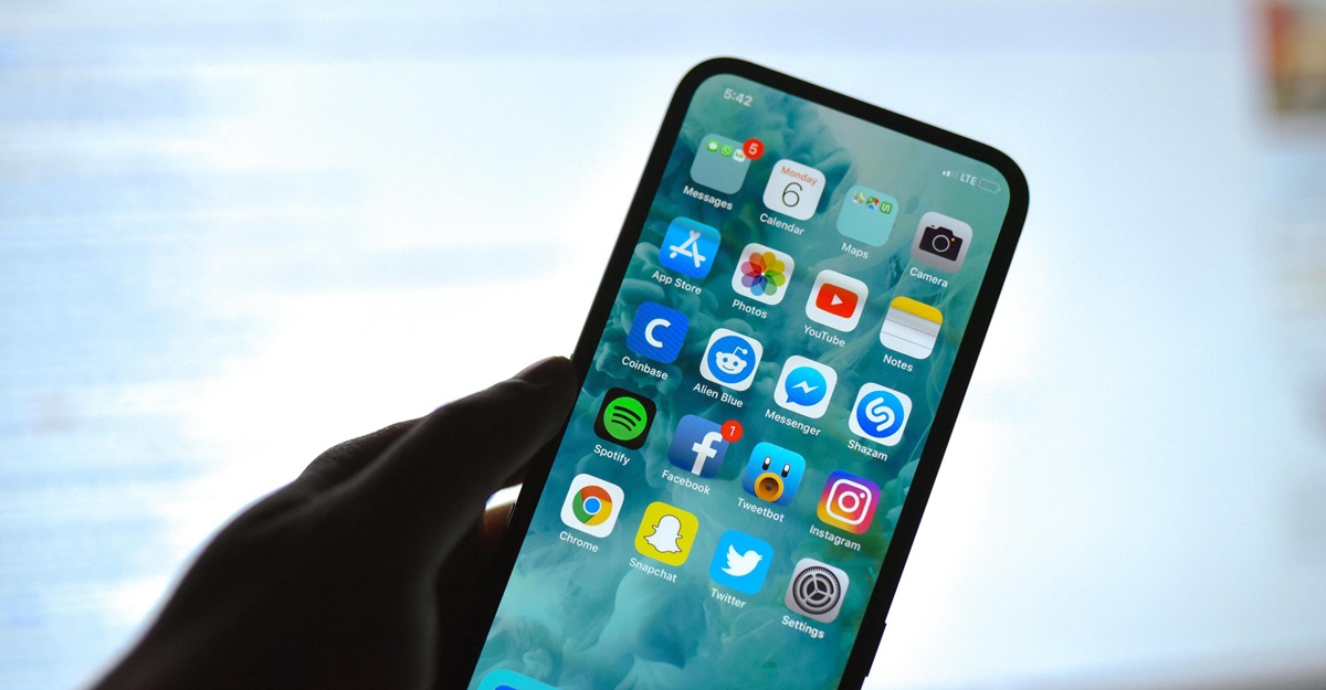 Les smartphones d'Apple pourraient être équipés d'une caméra frontale sous l'écran en 2026, mais ce n'est pas certain Les smartphones d'Apple pourraient être équipés d'une caméra frontale sous l'écran en 2026, mais ce n'est pas certain