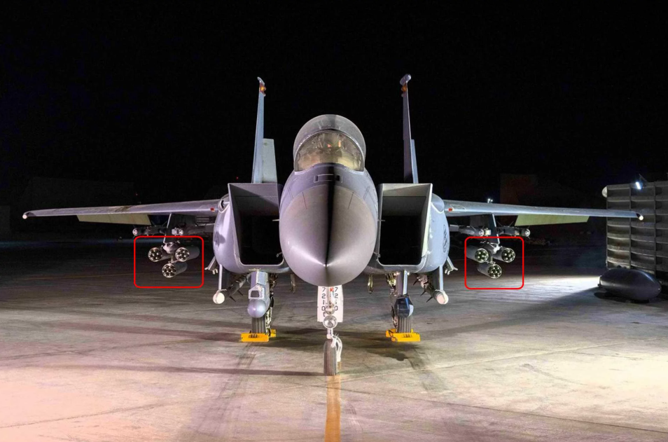 Armements du F-15E Strike Eagle : Comment six unités APKWS II changent la donne La puissance du F-15E Strike Eagle : Six pods de missiles APKWS II à bord