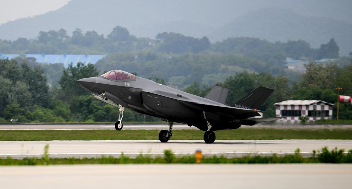 La République de Corée va mettre au rebut l'avion de combat de cinquième génération F-35 Lightning II, d'une valeur de près de 100 millions de dollars, après une collision avec un aigle La République de Corée va mettre au rebut l'avion de combat de cinquième génération F-35 Lightning II, d'une valeur de près de 100 millions de dollars, après une collision avec un aigle