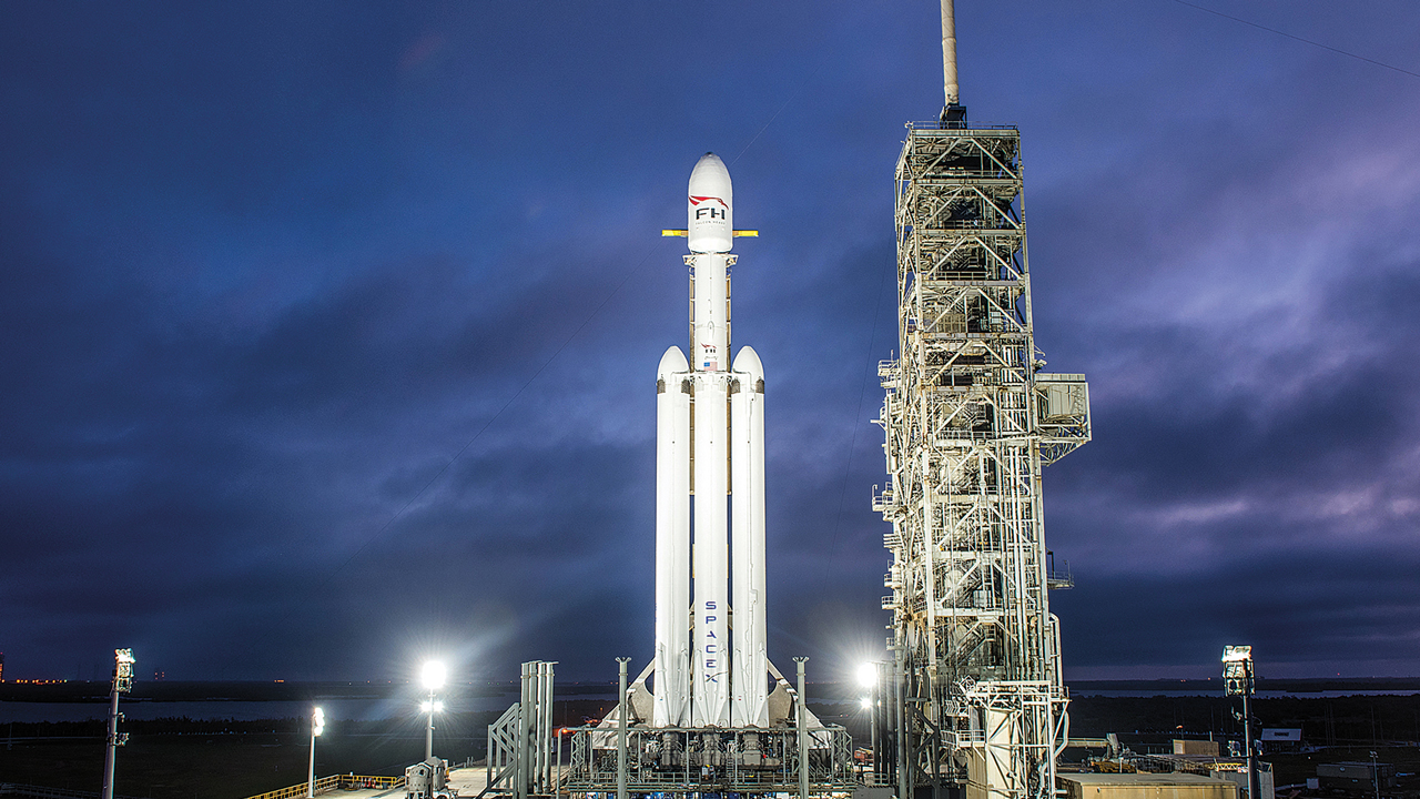 SpaceX a reçu 155 millions de dollars pour lancer le drone orbital secret X-37B de Boeing à l'aide d'une fusée Falcon Heavy. SpaceX a reçu 155 millions de dollars pour lancer le drone orbital secret X-37B de Boeing à l'aide d'une fusée Falcon Heavy.