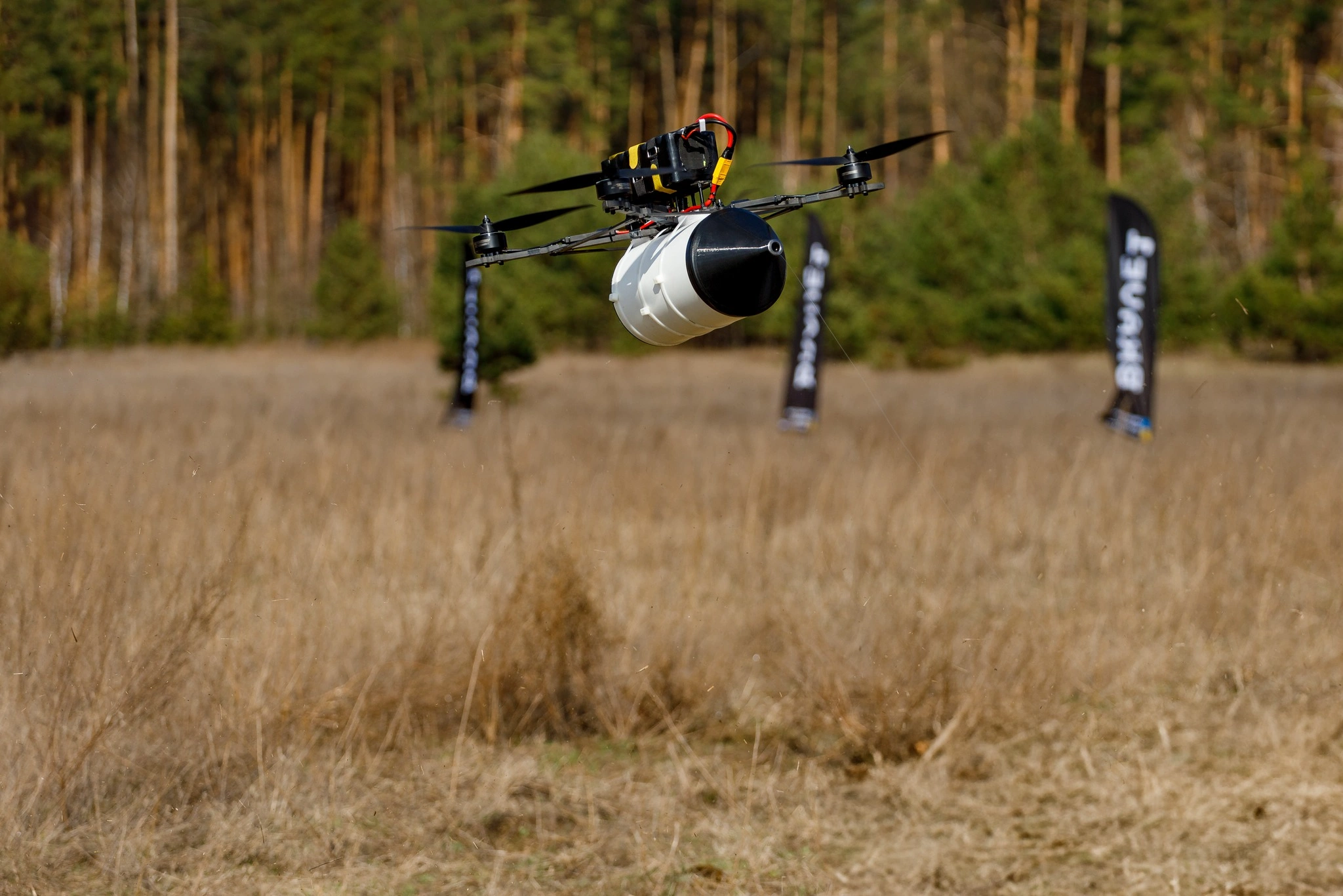 Révolution sans fil : Les drones ukrainiens prennent leur envol grâce à la fibre optique Un drone ukrainien à la pointe de l'innovation technologique : le développement de la fibre optique