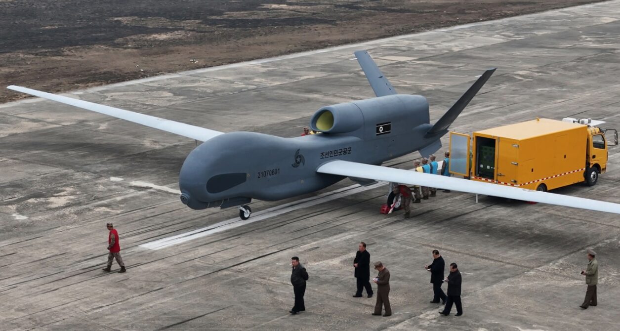 RPDK présente : drone de reconnaissance au design RQ-4 Global Hawk La Corée du Nord en action : un nouveau drone de reconnaissance dans le style du RQ-4 Global Hawk
