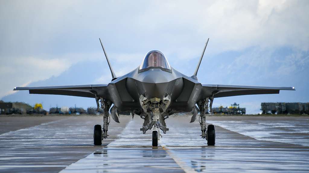Lockheed Martin recevra jusqu'à 30 milliards de dollars pour livrer jusqu'à 398 avions de combat F-35 Lightning II aux États-Unis et à leurs alliés en Europe. Lockheed Martin recevra jusqu'à 30 milliards de dollars pour livrer jusqu'à 398 avions de combat F-35 Lightning II aux États-Unis et à leurs alliés en Europe.
