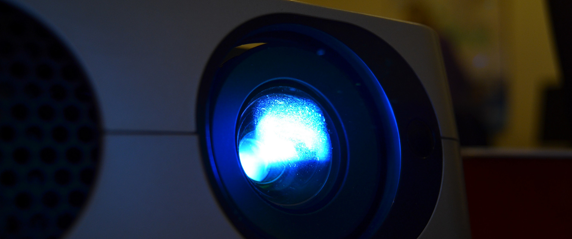Nettoyage des vidéoprojecteurs : Comment nettoyer le boîtier, l'objectif et le filtre Nettoyage des vidéoprojecteurs : Comment nettoyer le boîtier, l'objectif et le filtre