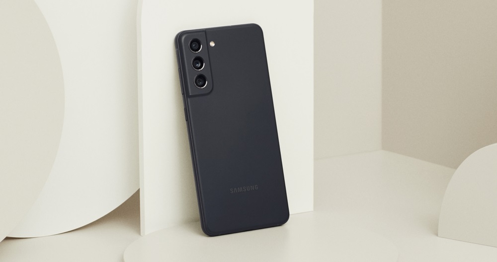 Le Samsung Galaxy S21 FE est le premier smartphone de la série à recevoir One UI 6.0 avec le système d'exploitation Android 14. Le Samsung Galaxy S21 FE est le premier smartphone de la série à recevoir One UI 6.0 avec le système d'exploitation Android 14.