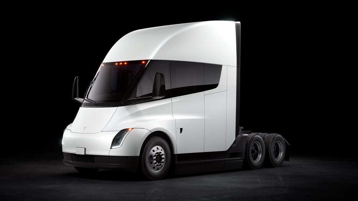 Tesla Semi en feu : Le camion électrique d'Ilon Musk impliqué dans un grave accident aux États-Unis Tesla Semi en feu : Le camion électrique d'Ilon Musk impliqué dans un grave accident aux États-Unis