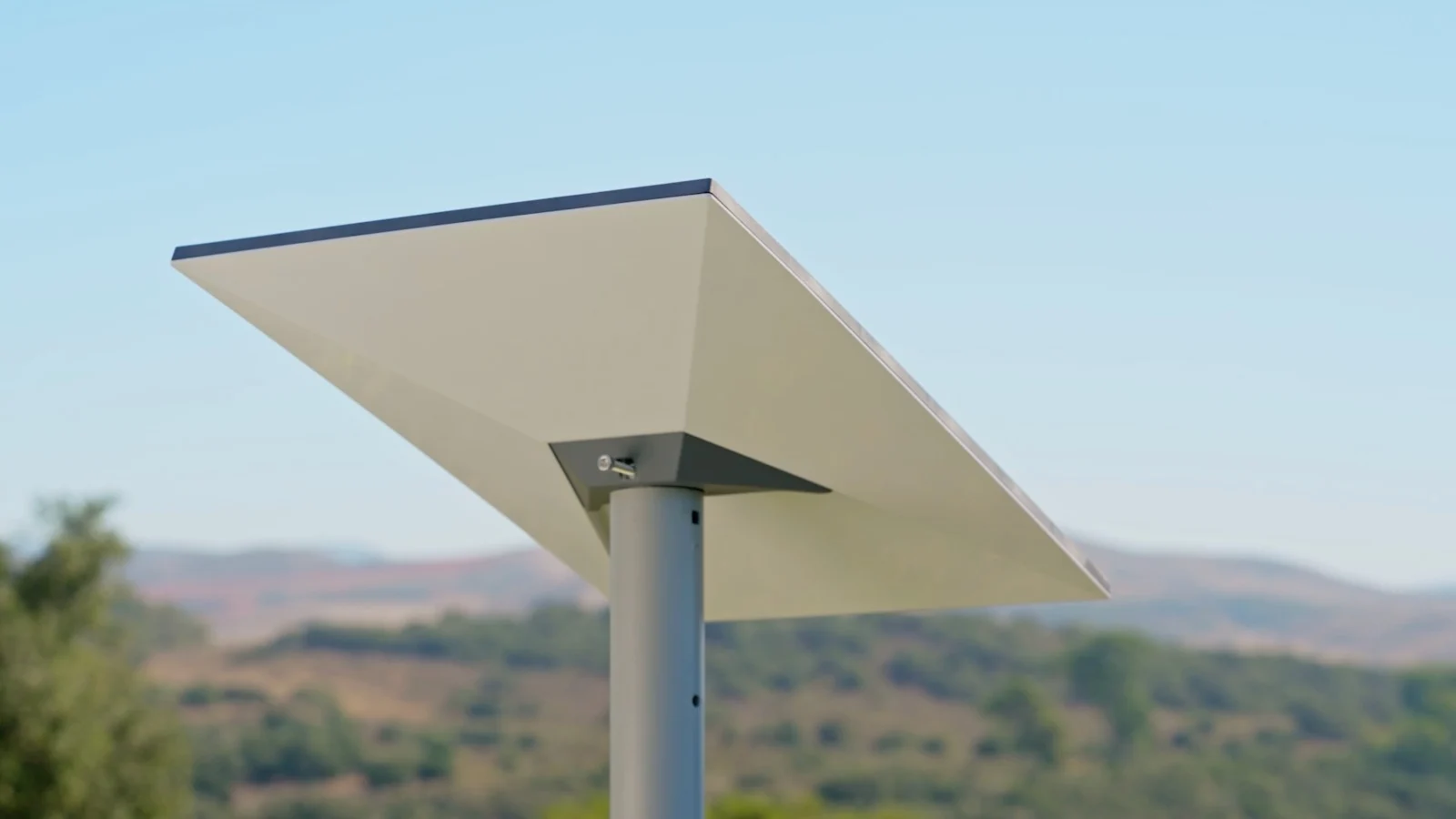 SpaceX a maintenu le prix du kit Starlink à 599 dollars, mais y a ajouté une antenne de nouvelle génération et un routeur avec Wi-Fi 6 SpaceX a maintenu le prix du kit Starlink à 599 dollars, mais y a ajouté une antenne de nouvelle génération et un routeur avec Wi-Fi 6