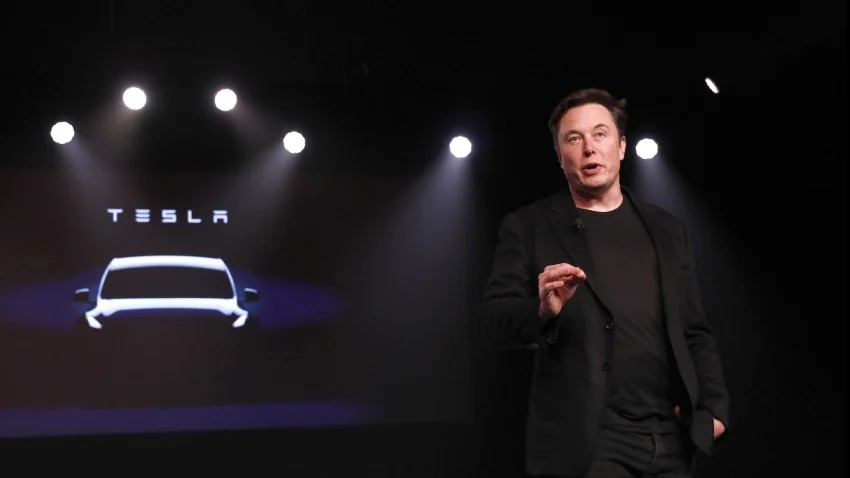 Tesla va finalement commercialiser une voiture électrique à 25 000 dollars Tesla va finalement commercialiser une voiture électrique à 25 000 dollars