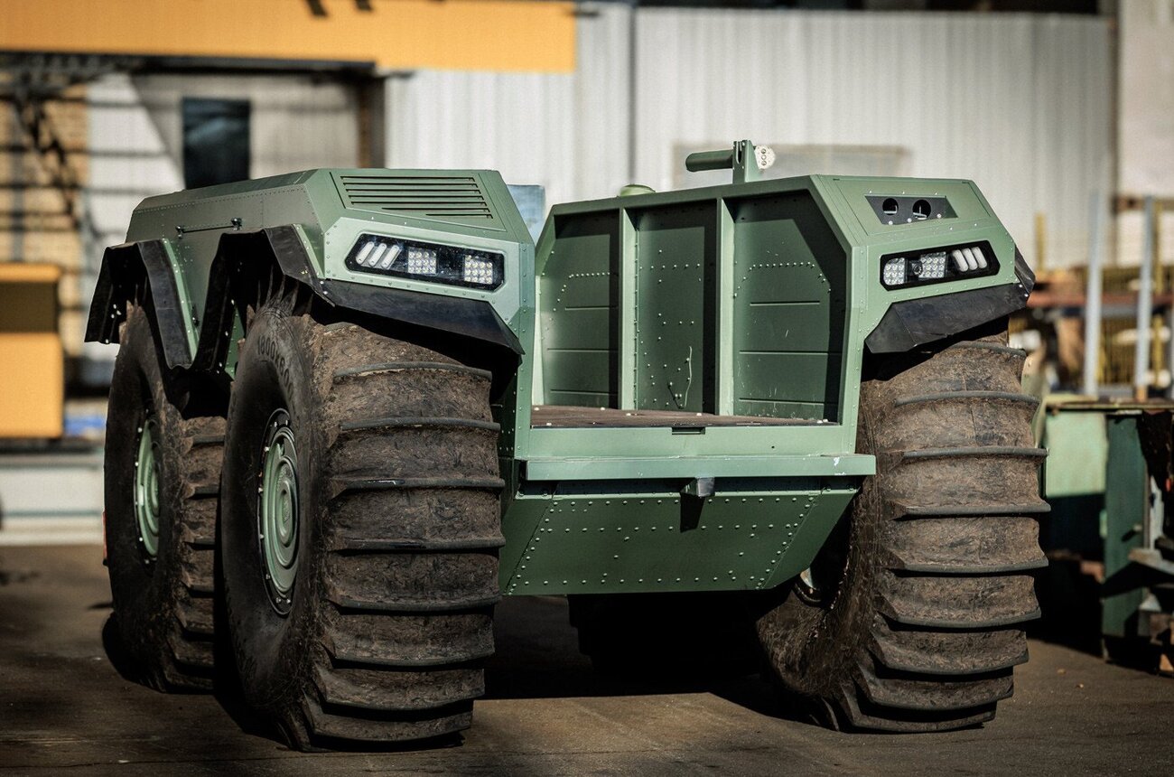 La plateforme du futur : comment UNEX UGV change la donne sur terre et sur l'eau Rencontrez AMPHIBIOUS : UNEX UGV autonome sur l'eau et sur terre