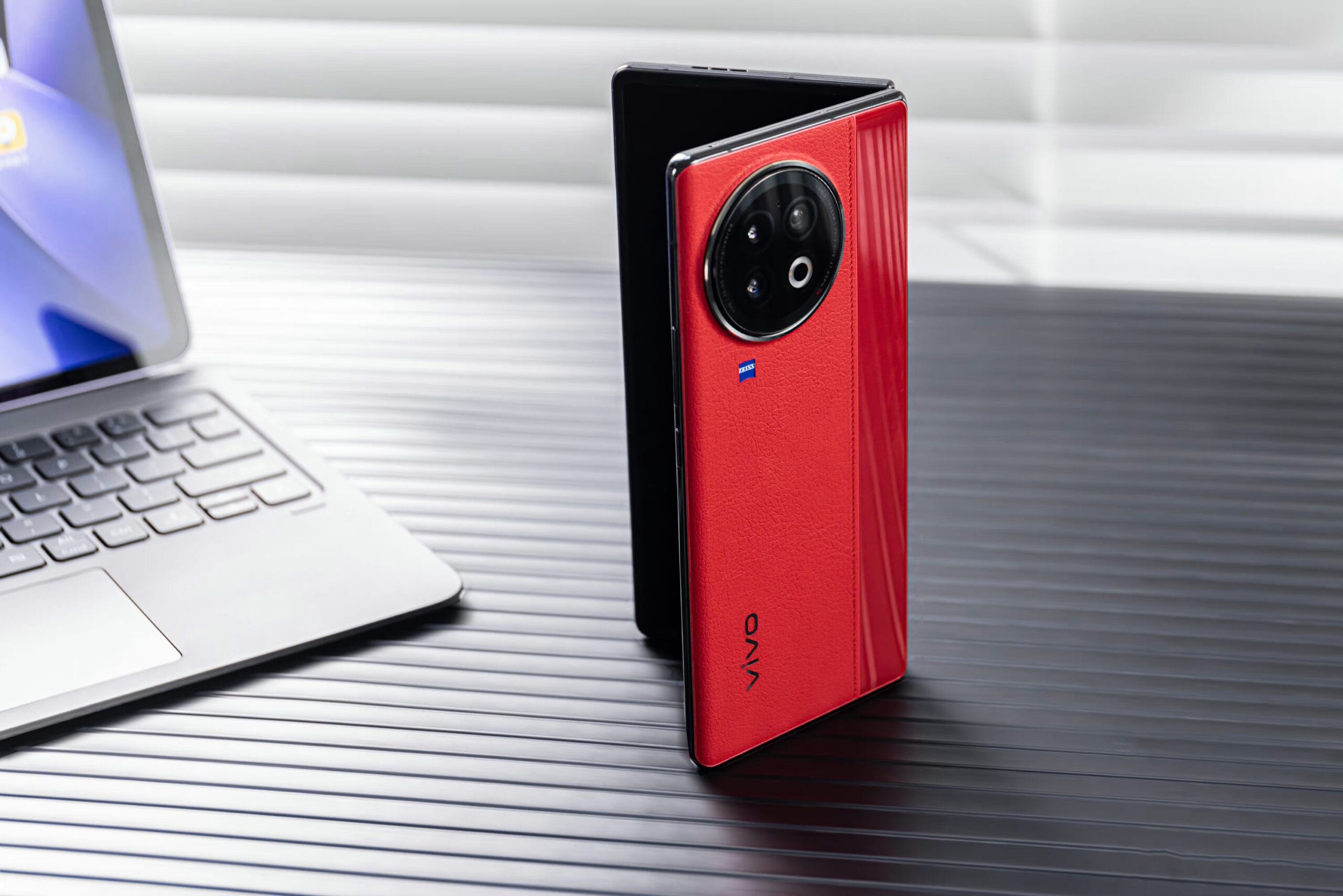 Insider : le vivo X Fold 3 Pro sera lancé avec une puce Snapdragon 8 Gen 3 et un scanner d'empreintes digitales à ultrasons Insider : le vivo X Fold 3 Pro sera lancé avec une puce Snapdragon 8 Gen 3 et un scanner d'empreintes digitales à ultrasons