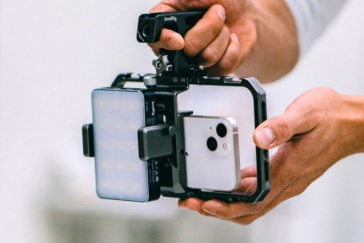 Transformez votre iPhone en une installation de réalisation de films professionnelle avec cette plate-forme de téléphone modulaire