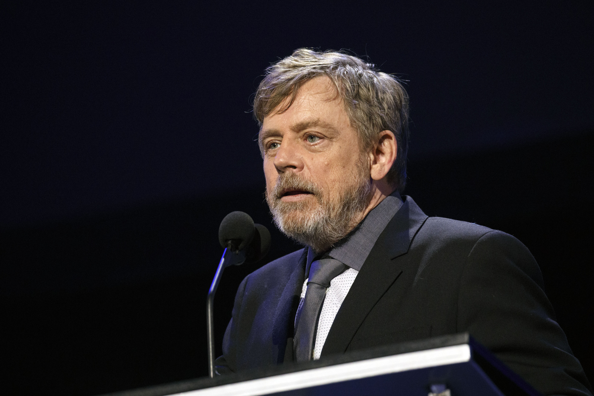 Luke Skywalker a aidé à collecter des fonds pour acheter 500 drones pour les forces armées ukrainiennes. Luke Skywalker a aidé à collecter des fonds pour acheter 500 drones pour les forces armées ukrainiennes.