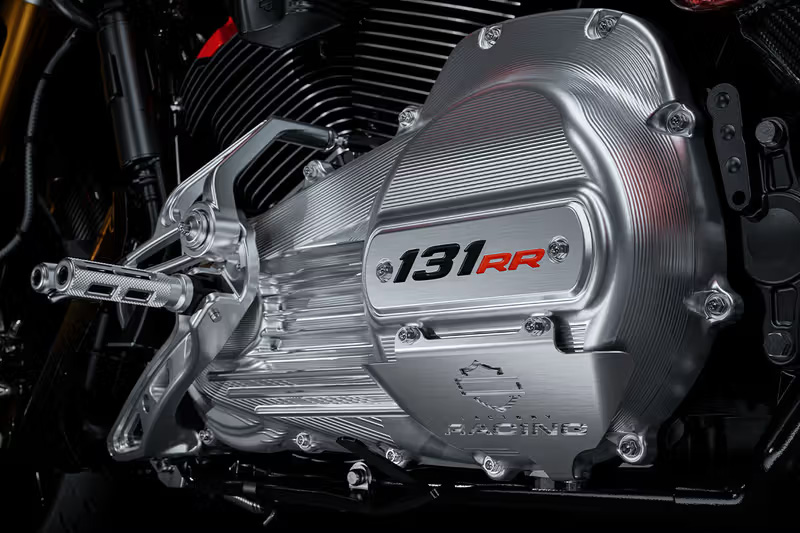 CVO Road Glide RR - en mouvement. CVO Road Glide RR - en mouvement.