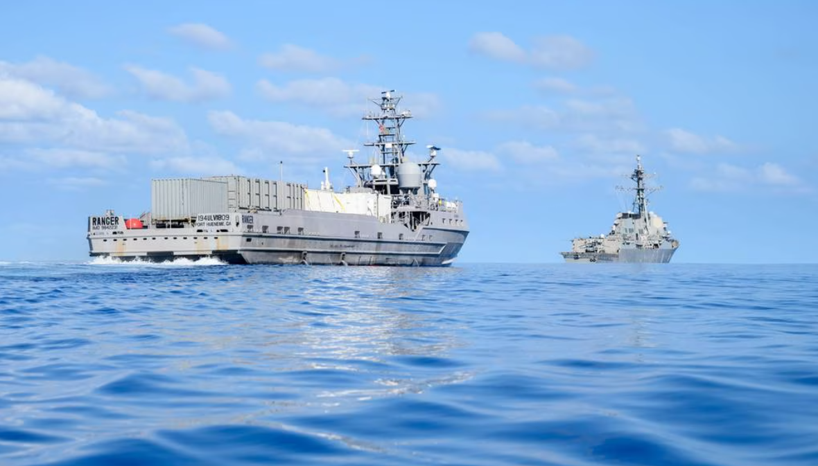 Lockheed Martin s'est vu attribuer jusqu'à 1,1 milliard de dollars pour développer un système de combat intégré destiné à combiner les navires de guerre de la marine et des garde-côtes américains. Lockheed Martin s'est vu attribuer jusqu'à 1,1 milliard de dollars pour développer un système de combat intégré destiné à combiner les navires de guerre de la marine et des garde-côtes américains.