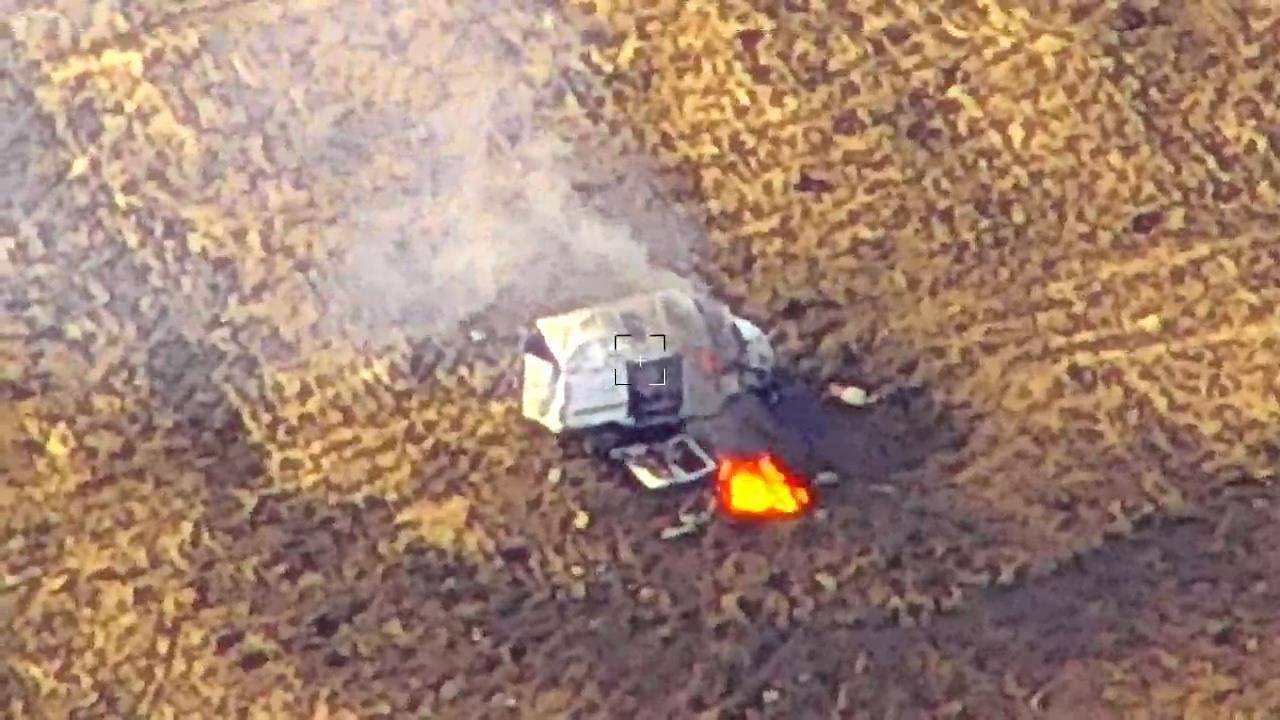 Le drone ukrainien SHARK a aidé le système de missiles américain HIMARS à détruire un équipage de drone russe SuperCam S350 avec un centre de contrôle alors qu'il se préparait à un lancement. Le drone ukrainien SHARK a aidé le système de missiles américain HIMARS à détruire un équipage de drone russe SuperCam S350 avec un centre de contrôle alors qu'il se préparait à un lancement.