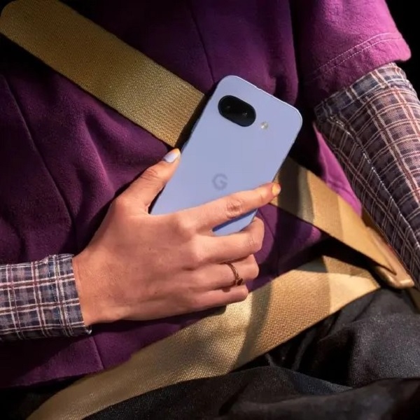 Un rendu du Google Pixel 9a en couleur obsidienne Un rendu du Google Pixel 9a en couleur obsidienne