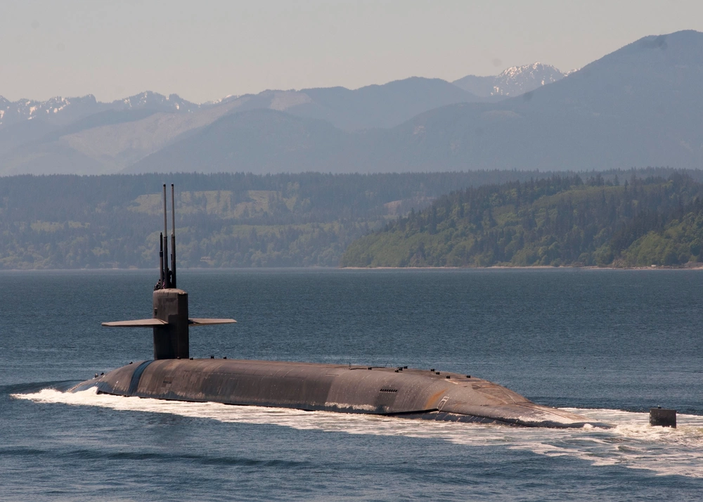 Le sous-marin nucléaire américain USS Louisiana (SSBN 743) a lancé avec succès le Trident II D5LE, le missile balistique intercontinental le plus avancé au monde. Le sous-marin nucléaire américain USS Louisiana (SSBN 743) a lancé avec succès le Trident II D5LE, le missile balistique intercontinental le plus avancé au monde.