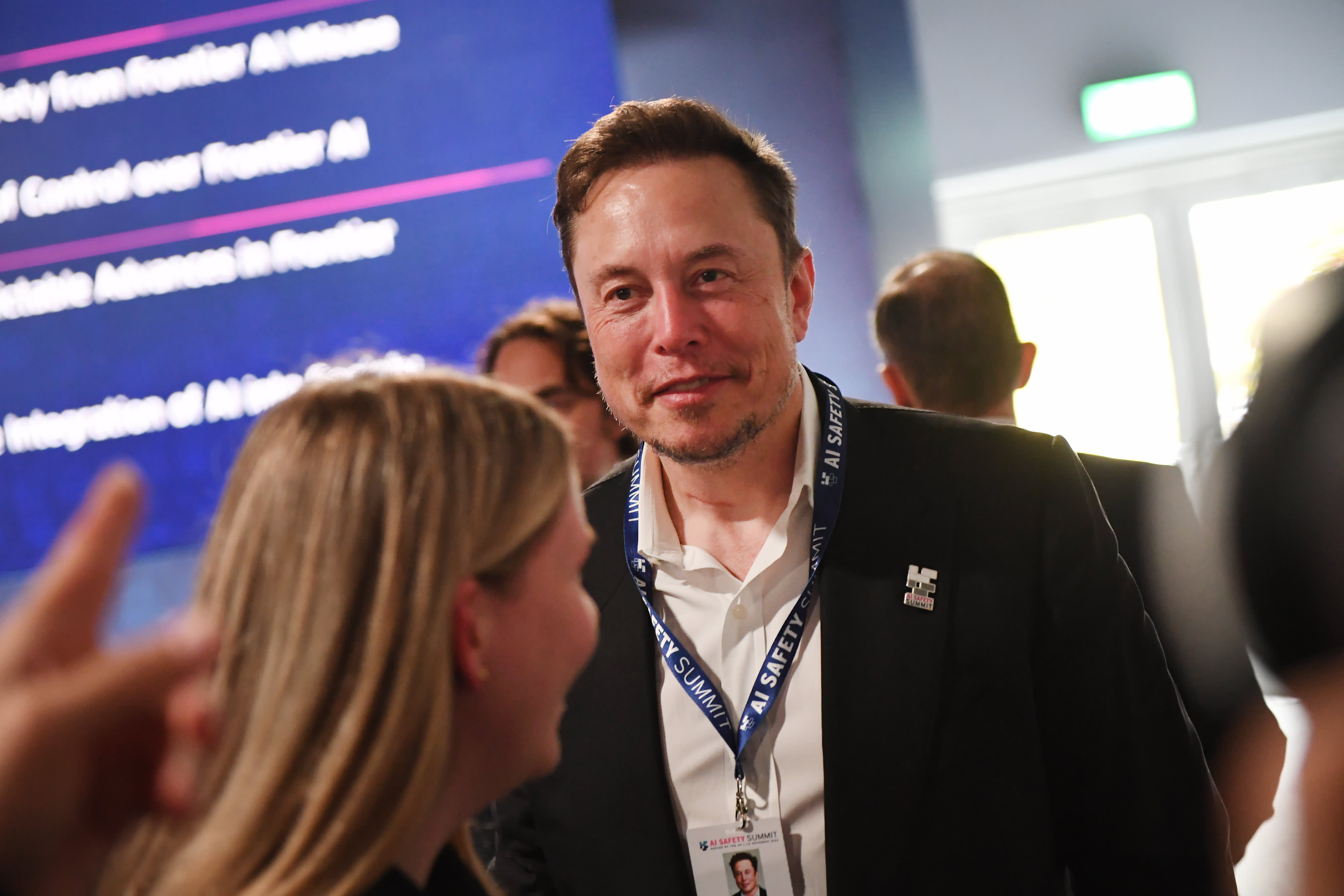Elon Musk prédit que grâce à l'IA, il ne sera plus nécessaire de travailler à l'avenir Elon Musk prédit que grâce à l'IA, il ne sera plus nécessaire de travailler à l'avenir