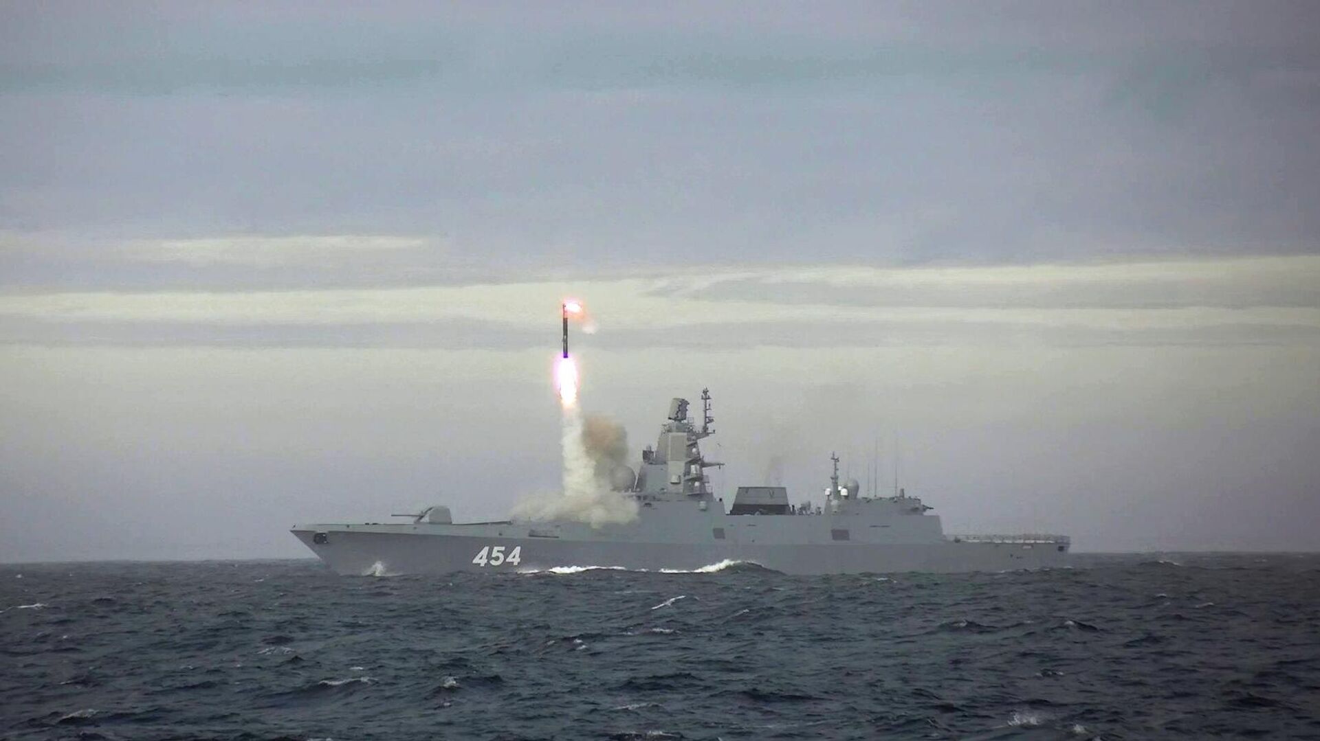 La marine russe équipera les sous-marins nucléaires de classe Yasen-M de missiles de croisière hypersoniques Zirkon, dont la portée de lancement peut atteindre 1 000 kilomètres et la vitesse maximale plus de 11 000 km/h. La marine russe équipera les sous-marins nucléaires de classe Yasen-M de missiles de croisière hypersoniques Zirkon, dont la portée de lancement peut atteindre 1 000 kilomètres et la vitesse maximale plus de 11 000 km/h.