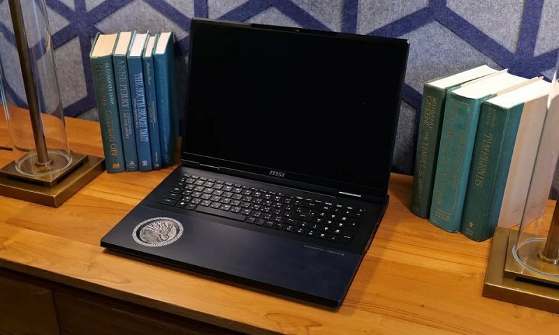 Ordinateur portable de jeu MSI Titan 18 HX Dragon Edition Ordinateur portable de jeu MSI Titan 18 HX Dragon Edition