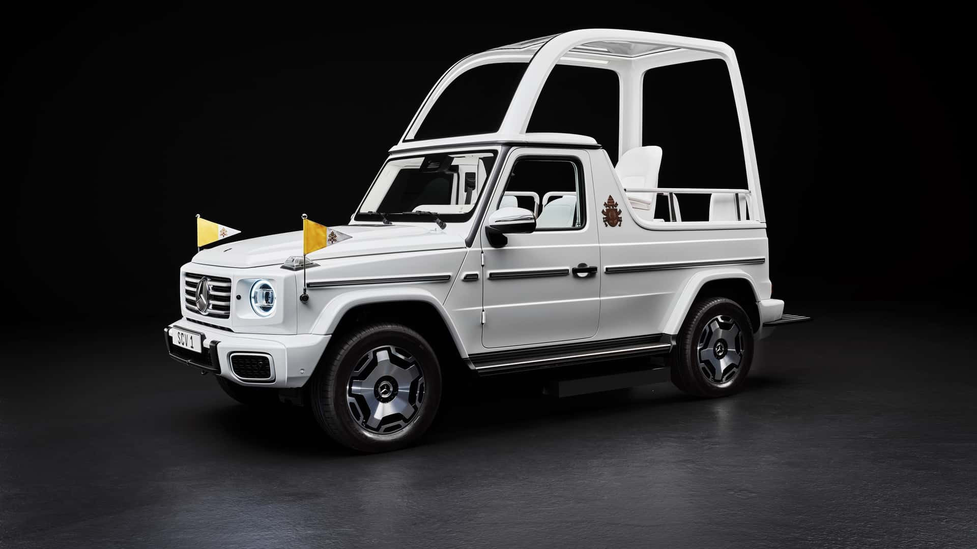 Le pape François dans la nouvelle papamobile électrique Le pape François dans la nouvelle papamobile électrique